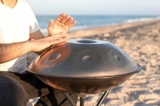 هنگ درام (Handpan): نوایی جادویی برای آرامش ذهن هنگ درام (Handpan): نوایی جادویی برای آرامش ذهن